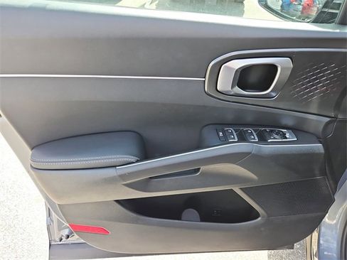 Certified 2025 Kia Sorento LX image 16