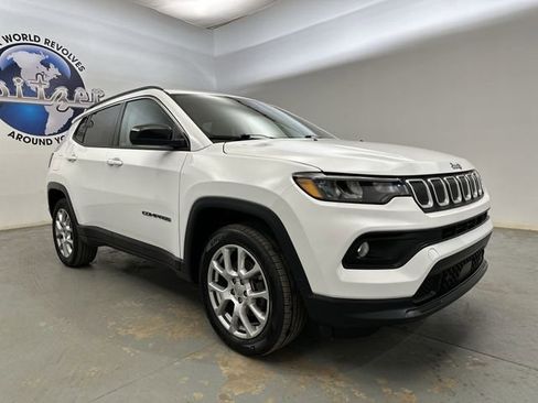 Used 2022 Jeep Compass Latitude AWD/4WD image 12