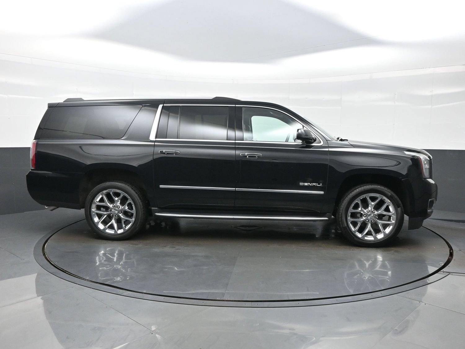 Used 2019 GMC Yukon XL Denali AWD/4WD image 10