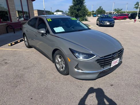 Used 2023 Hyundai Sonata SE FWD image 3