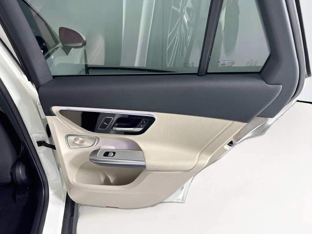 Certified 2026 Mercedes-Benz GLC 300 image 27