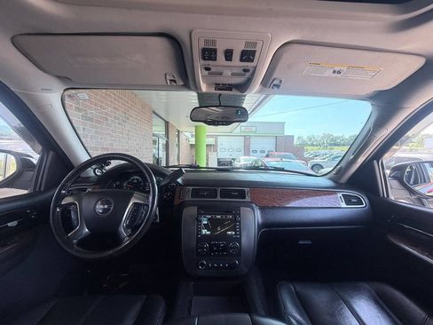Used 2007 GMC Yukon SLT w/ SLT Preferred Equipment Group AWD/4WD image 17