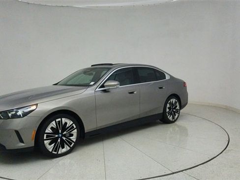 Used 2025 BMW i5 xDrive40 image 70