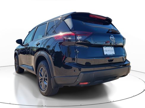 Used 2025 Nissan Rogue S image 6