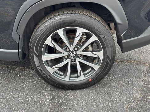 Used 2024 Toyota Corolla Cross XLE image 9