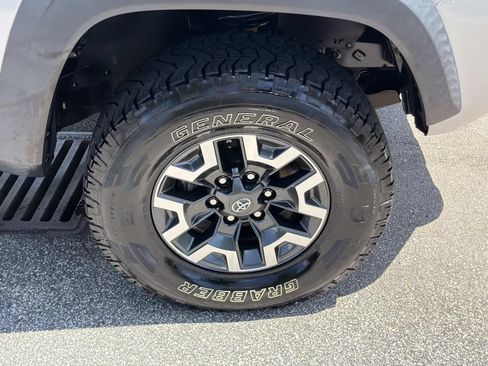 Used 2019 Toyota Tacoma TRD Off-Road AWD/4WD image 12