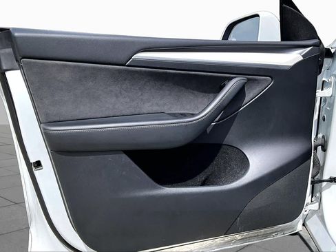 Used 2023 Tesla Model Y Long Range AWD/4WD image 19