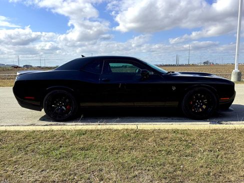 Used 2015 Dodge Challenger SRT Hellcat image 6