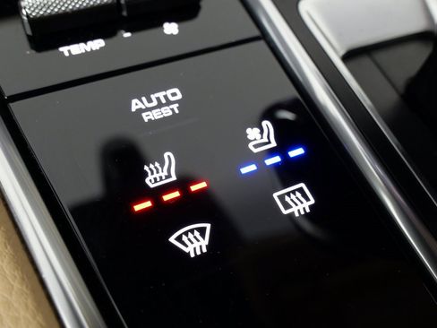 Used 2021 Porsche Panamera 4 image 65