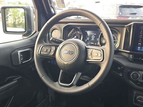 Used 2025 Jeep Wrangler Unlimited Rubicon 4xe image 35