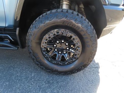 Used 2024 GMC Hummer EV 3X w/ Omega Edition AWD/4WD image 10