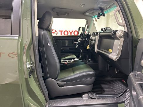 Used 2011 Toyota FJ Cruiser 4WD w/ Trail Teams Special Edition image 13