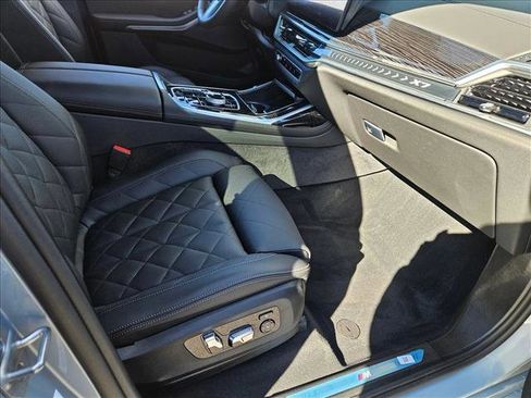 Certified 2025 BMW X7 xDrive40i w/ M Sport Package image 21
