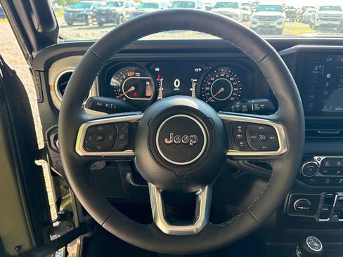 Used 2026 Jeep Wrangler Unlimited Sahara AWD/4WD image 26