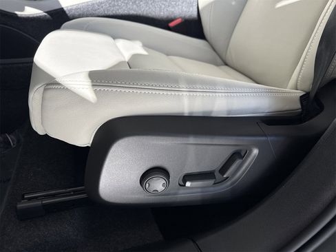 New 2026 Volvo XC40 B5 Plus w/ Protection Package Premier image 10