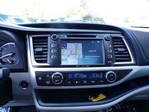 Used 2016 Toyota Highlander XLE image 11