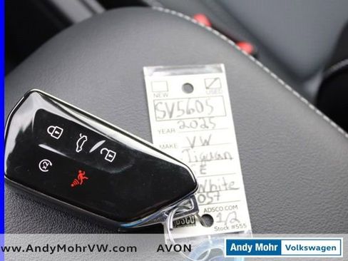 Used 2025 Volkswagen Tiguan SE image 33