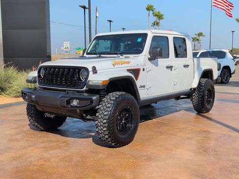 Used 2024 Jeep Gladiator Sport AWD/4WD image 5