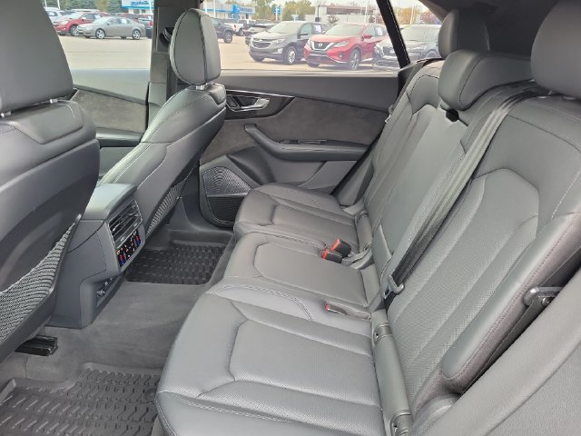 Used 2019 Audi Q8 Prestige w/ Luxury Package AWD/4WD image 24