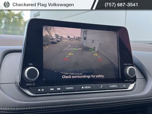 Used 2023 Nissan Rogue SV image 7