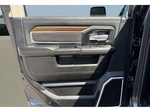 Used 2024 RAM 2500 Laramie AWD/4WD image 17