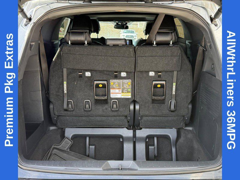 Used 2024 Toyota Sienna XSE w/ XSE Premium Package FWD image 5