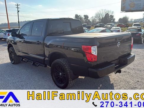 Used 2018 Nissan Titan SV w/ SV Convenience Package image 4