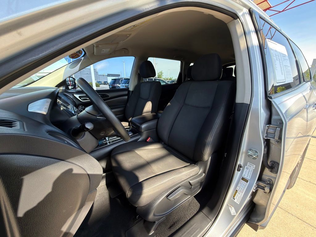Used 2020 Nissan Pathfinder S FWD image 12
