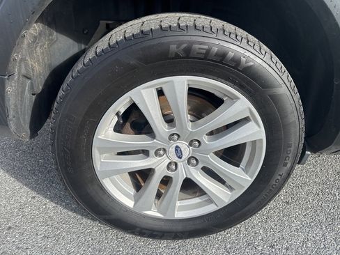 Used 2018 Ford Explorer XLT w/ Equipment Group 202A image 12