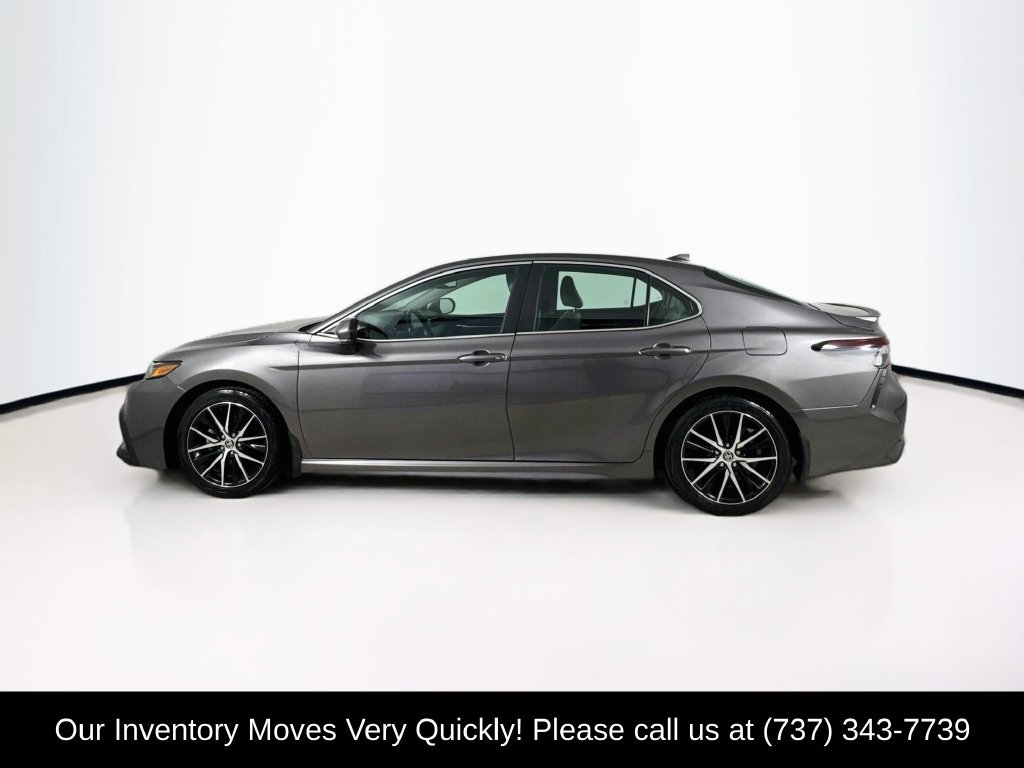 Used 2022 Toyota Camry SE w/ Audio Upgrade Package FWD image 4