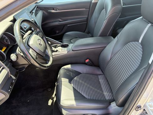 Used 2023 Toyota Camry SE FWD image 11
