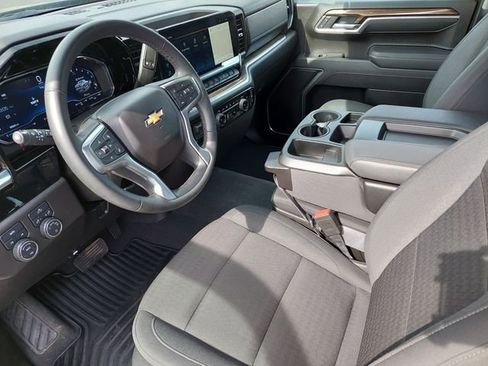 Used 2025 Chevrolet Silverado 1500 LT image 9