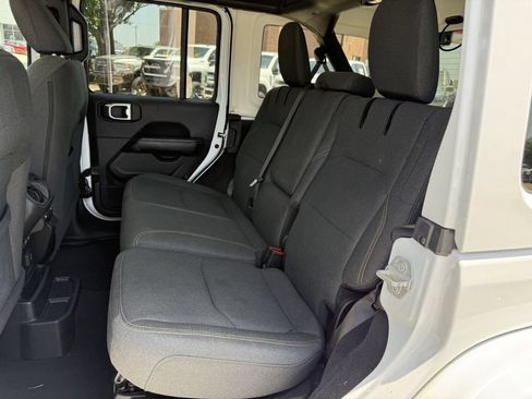 Used 2024 Jeep Wrangler Unlimited Sahara AWD/4WD image 26