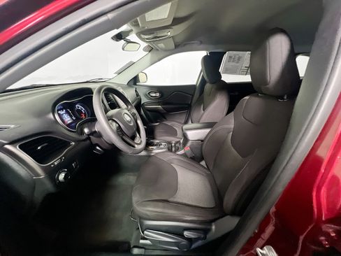 Used 2020 Jeep Cherokee Latitude FWD image 12