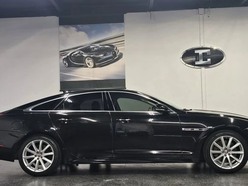 Used 2018 Jaguar XJ R-Sport RWD image 21
