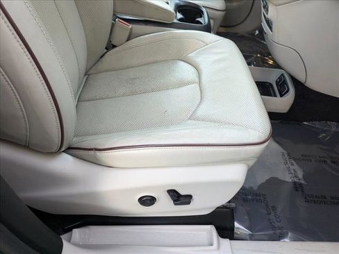 Used 2017 Chrysler Pacifica Limited w/ UConnect Theater Package image 16