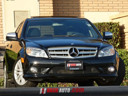 Used 2009 Mercedes-Benz C 300 Sedan image 3