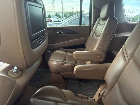 Used 2015 Cadillac Escalade ESV Platinum AWD/4WD image 9