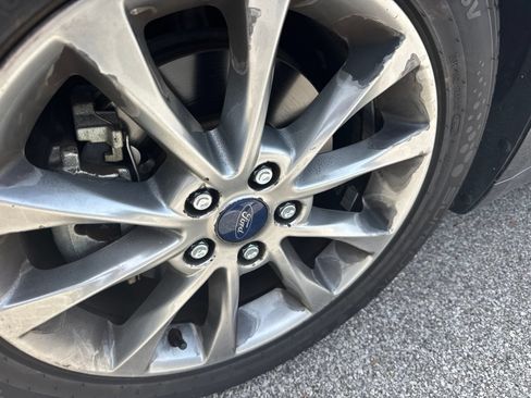 Used 2017 Ford Fusion SE w/ Fusion SE Technology Package FWD image 3