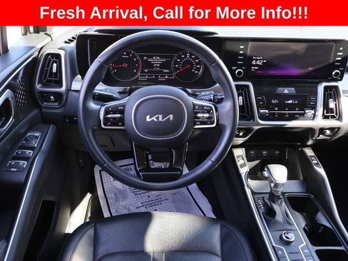 Used 2022 Kia Sorento S FWD image 12