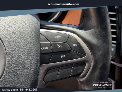 Used 2020 Jeep Grand Cherokee Overland AWD/4WD image 28