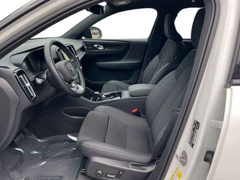 Used 2023 Volvo XC40 Recharge Ultimate AWD/4WD image 6
