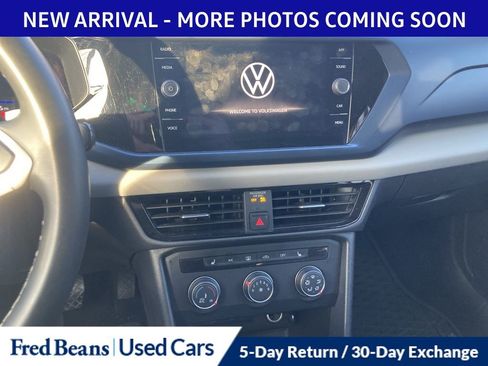 Used 2022 Volkswagen Taos SE w/ Panoramic Sunroof Package image 13