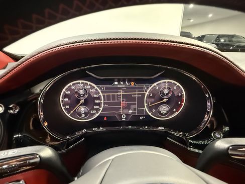 Used 2024 Bentley Flying Spur V8 AWD/4WD image 38