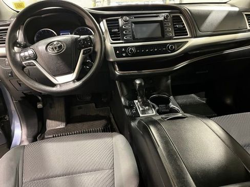 Used 2018 Toyota Highlander LE image 15