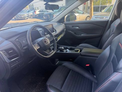 Used 2025 Nissan Rogue SV AWD/4WD image 14