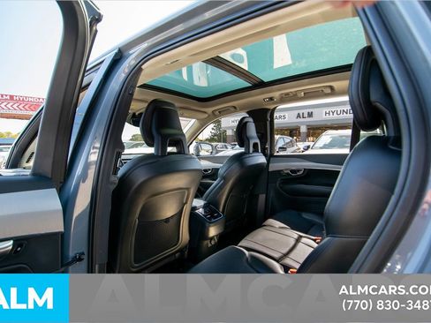 Used 2022 Volvo XC90 T5 Momentum w/ Protection Package Premier image 10