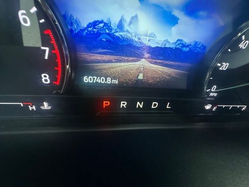 Used 2022 Ford Explorer XLT w/ Equipment Group 202A AWD/4WD image 7
