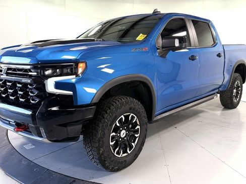 Used 2022 Chevrolet Silverado 1500 ZR2 w/ Technology Package image 13