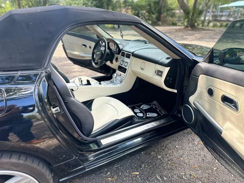 Used 2008 Chrysler Crossfire Limited RWD image 4